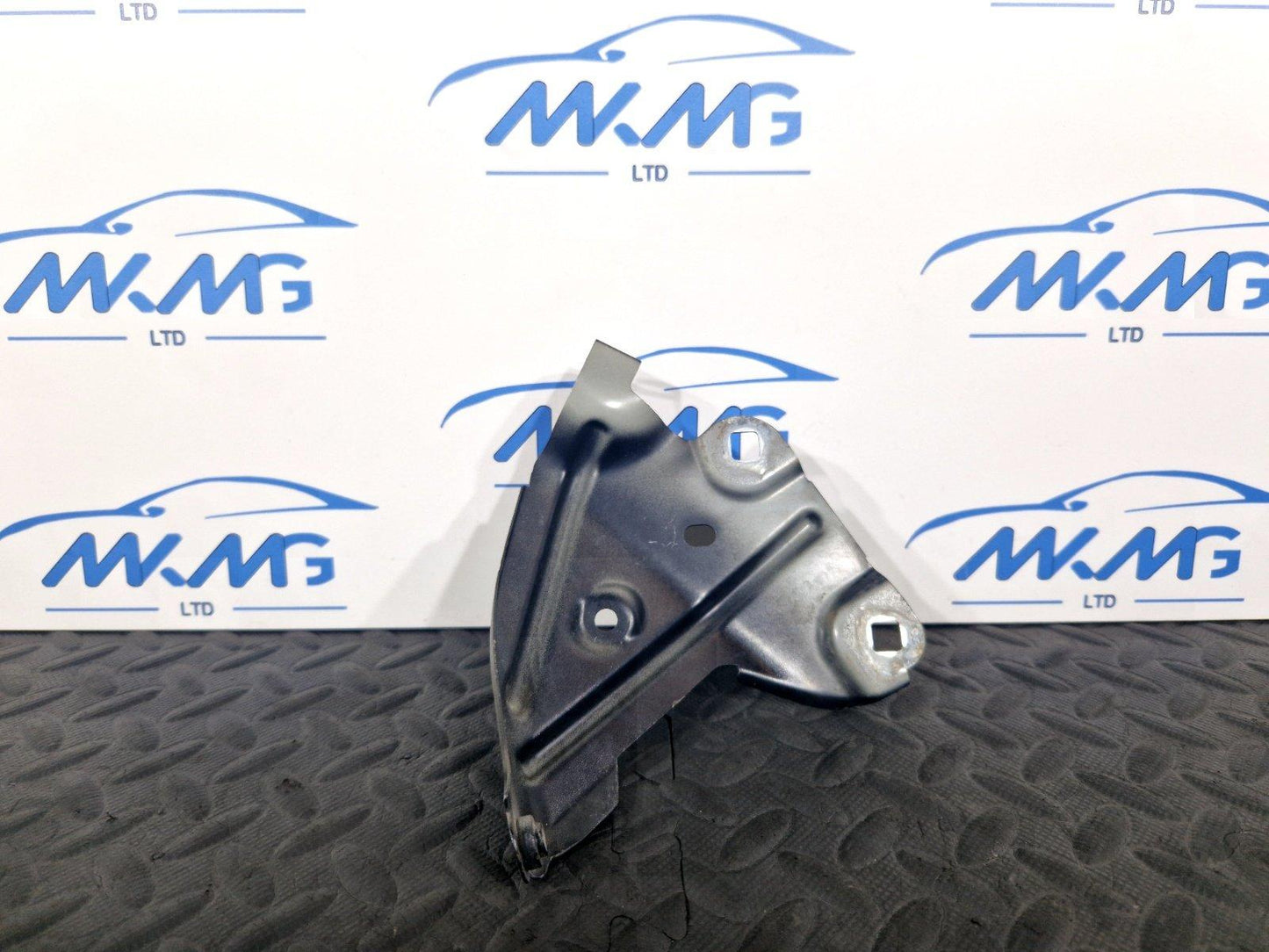 16-22 BMW X1 F48 RIGHT DRIVER SIDE WING BRACKET OEM 7351516