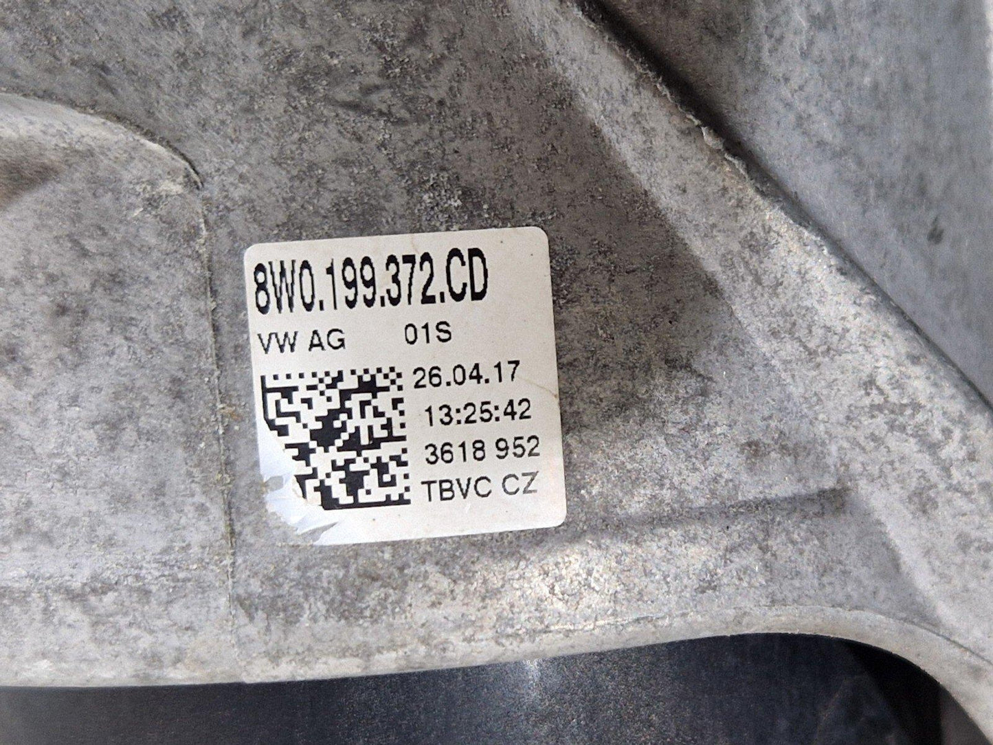 16-19 AUDI A4 B9 GENUINE OEM RIGHT DRIVER SIDE O/S ENGINE MOUNT 8W0199372CD