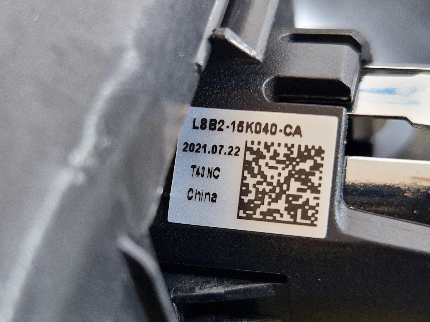 19-ON RANGE ROVER EVOQUE L551 GENUINE REAR CENTRE CONSOLE TRIM K8D2-04569-A