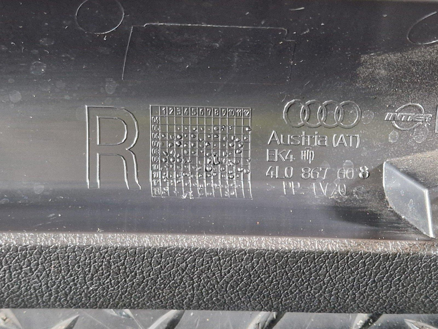 10-15 AUDI Q7 4L REAR RIGHT TAIL GATE LIFTGATE UPPER TRIM PANEL 4L0867608