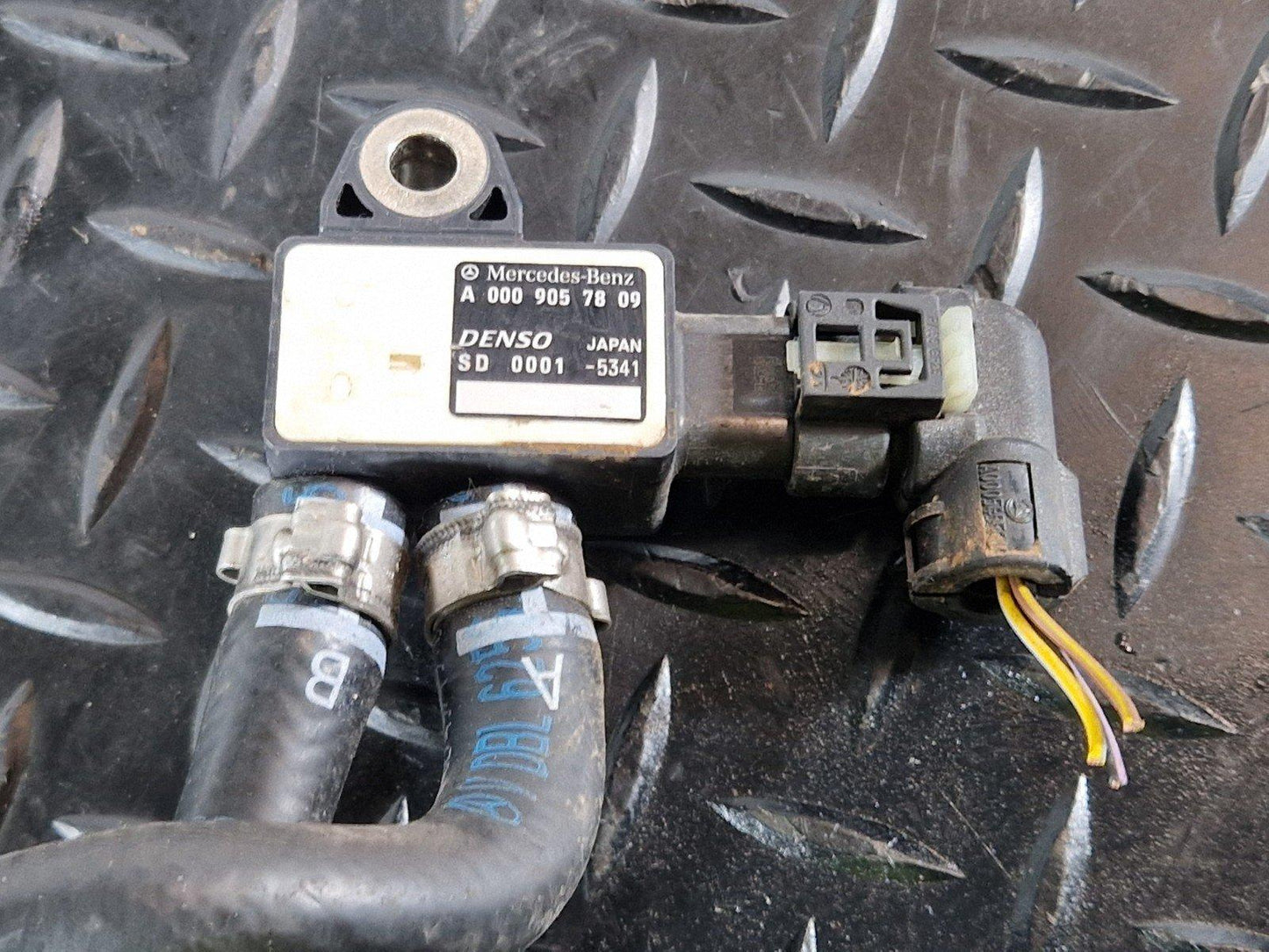 19-ON MERCEDES BENZ B CLASS W247 1.3 PETROL DPF PRESSURE SENSOR A0009057809