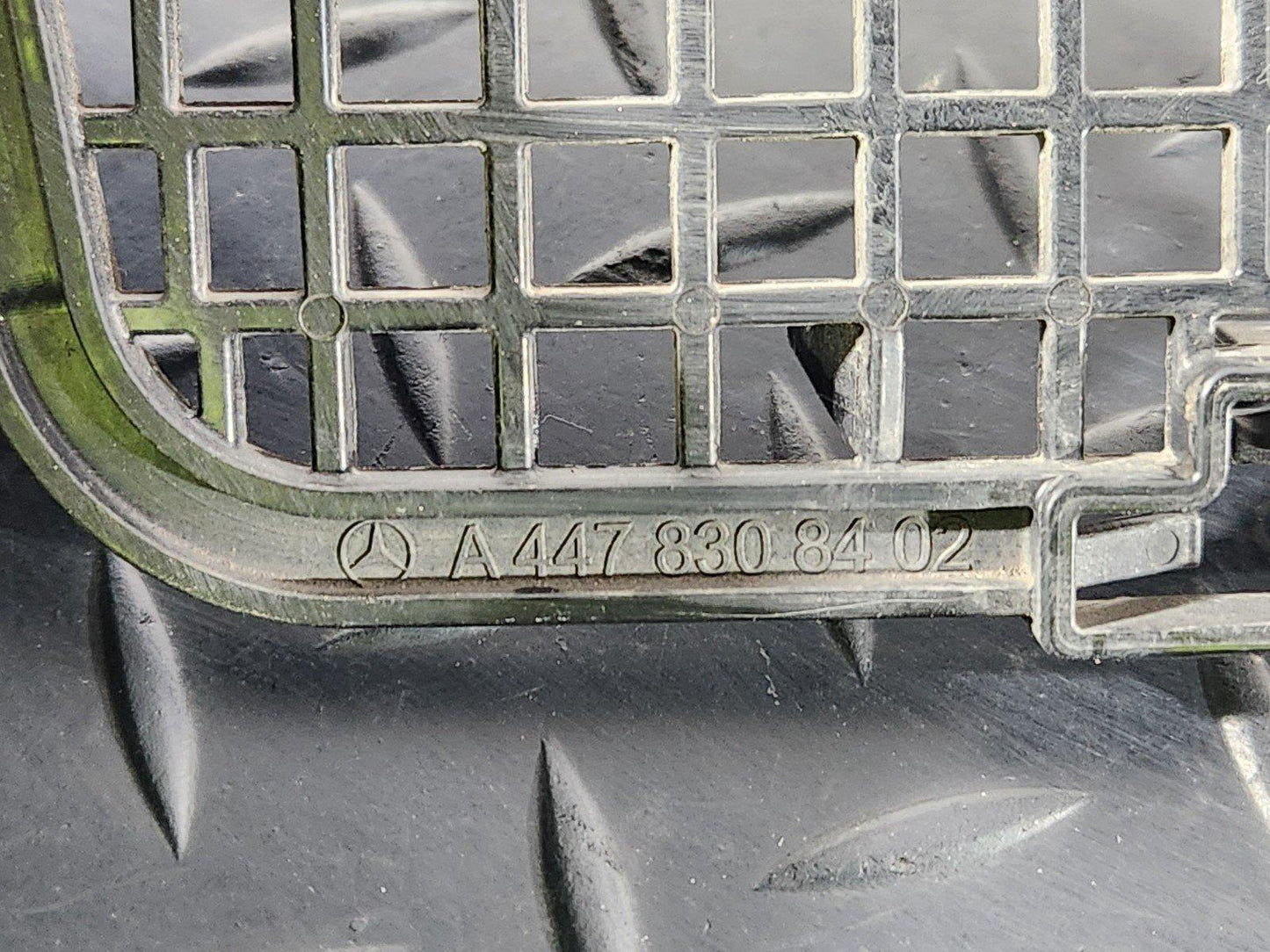 MERCEDES VITO W447 GENUINE AIR INTAKE DUCT GRILL A4478308402