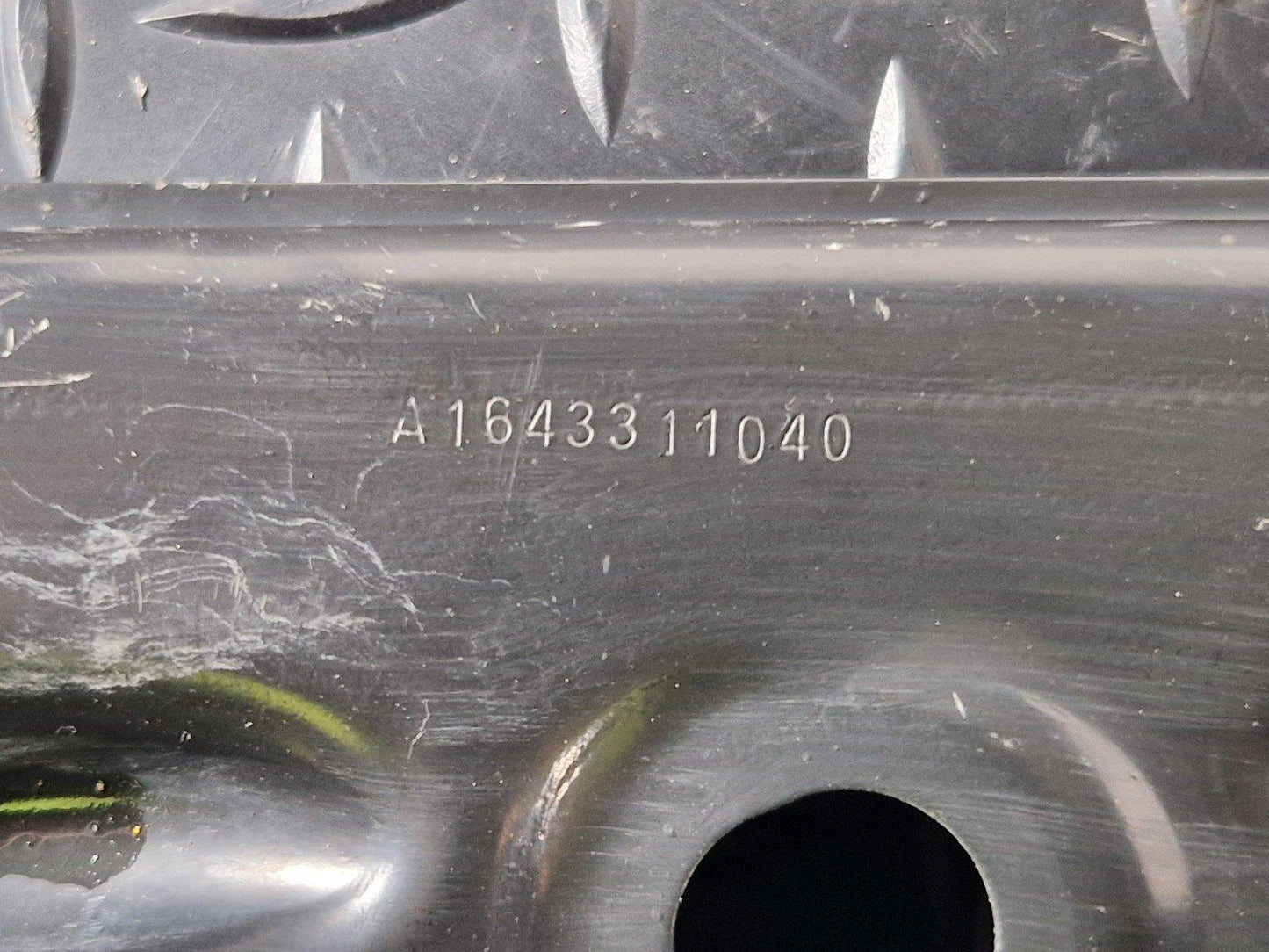 16-19 MERCEDES BENZ GLE W166 FRONT RIGHT O/S WHEEL ARCH BRACKET A1643311040