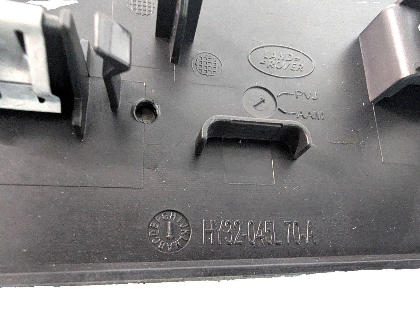 17-ON LAND ROVER DISCOVERY L462 DIESEL CENTRE CONSOLE ASHTRAY TRIM HY32045L70A