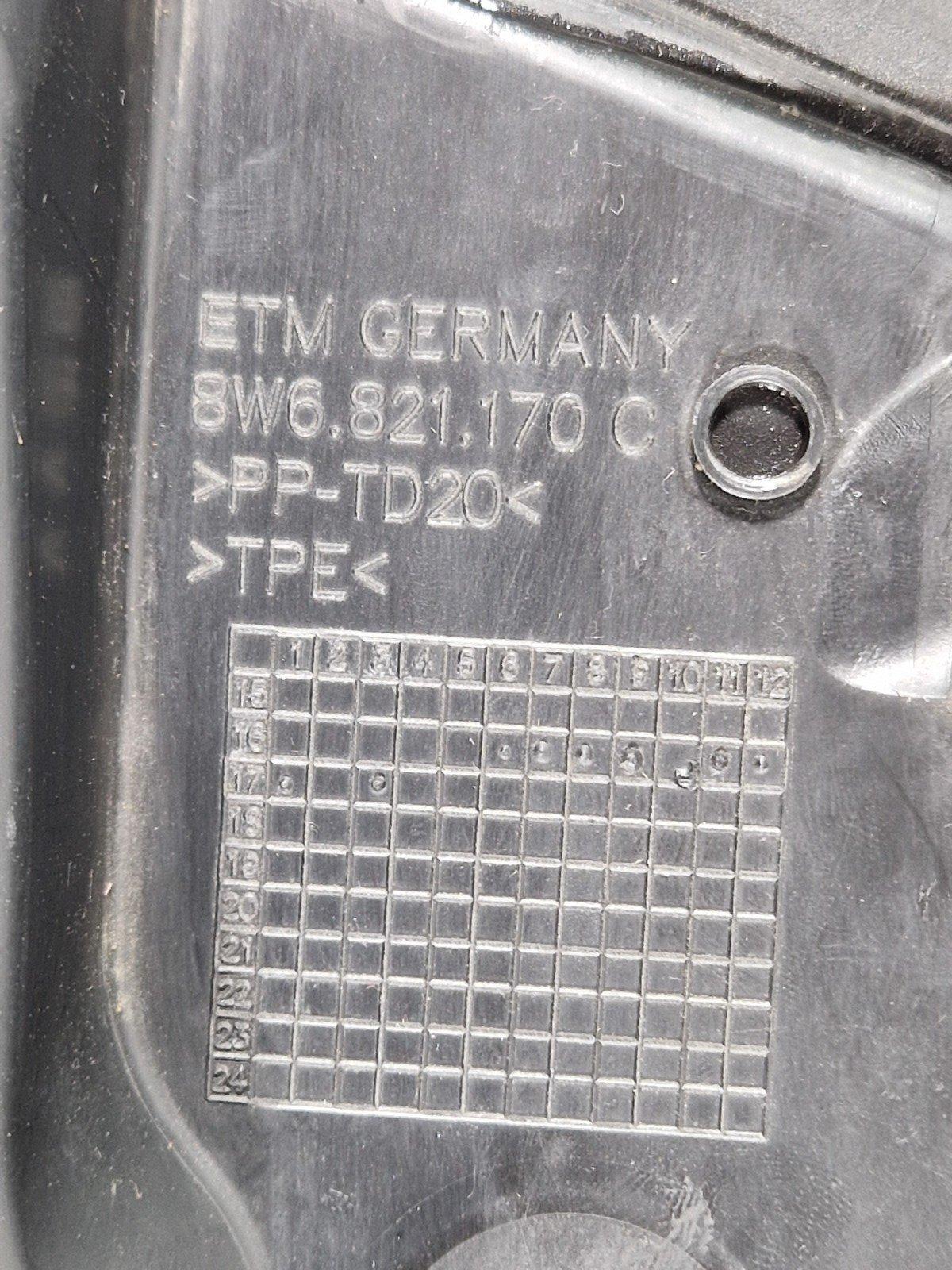 17-24 AUDI S5 F5 GENUINE FRONT RIGHT WING FENDER SEAL TRIM 8W6821170C