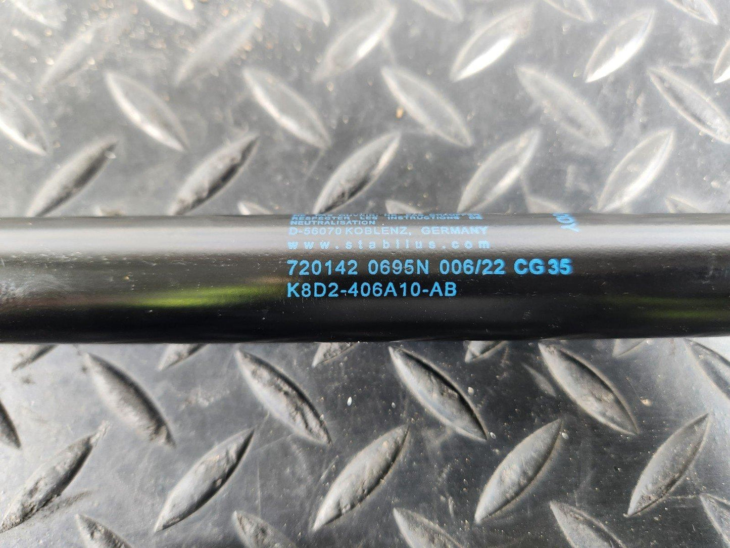 19-ON RANGE ROVER EVOQUE L551 GENUINE REAR TAILGATE STRUT K8D2-406A10-AB