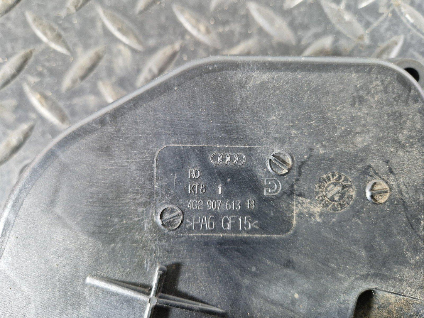 12-18 AUDI A6 C7 2.0 DIESEL CGLC GENUINE HOUSING FOR CONTROL UNITS 4G2907613B
