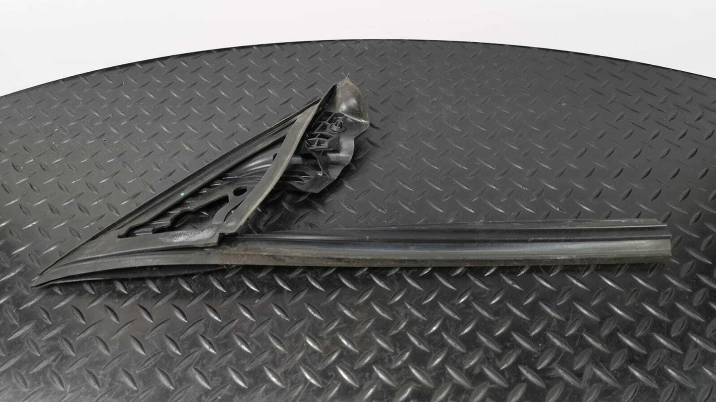 13-19 MERCEDES CLA W117 C117 GENUINE FRONT RIGHT DRIVER SIDE WINDOW RUBBER SEAL