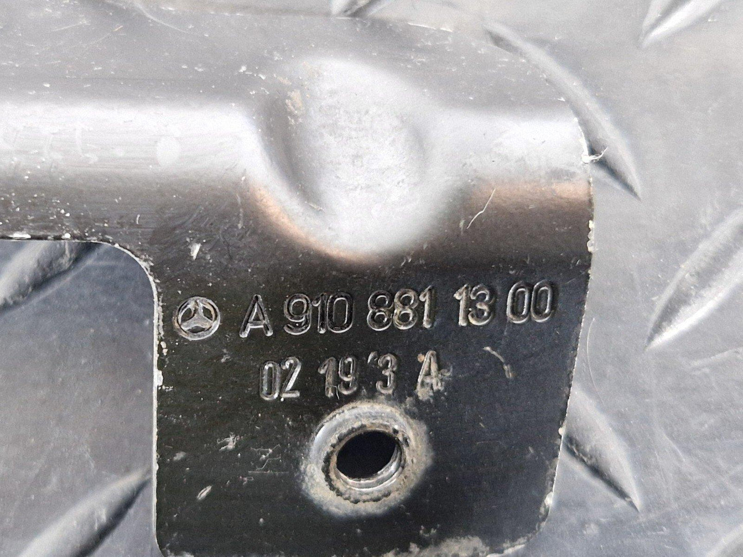 18-ON MERCEDES SPRINTER W907 W910 FRONT LEFT WING HOLDER BRACKET A9108811300