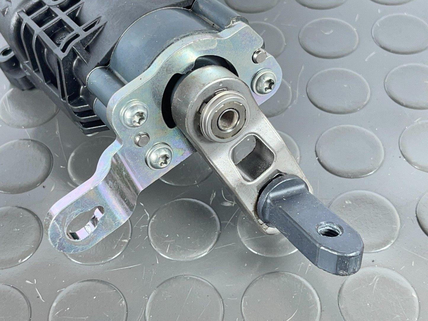 16-19 AUDI A4 B9 ESTATE GENUINE REAR LEFT TAILGATE LIFT MOTOR 8W9827851A