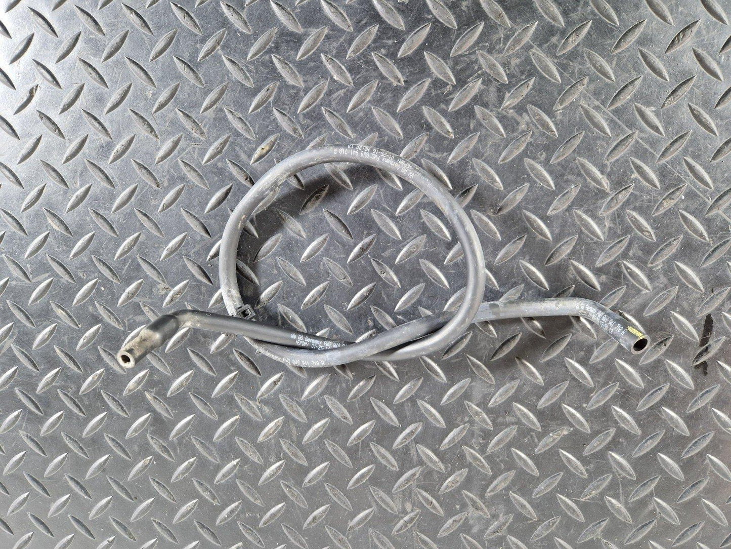16-19 AUDI A4 AVANT B9 S-LINE RIGHT SIDE HEADLIGHT WASHER HOSE 8W0941718A