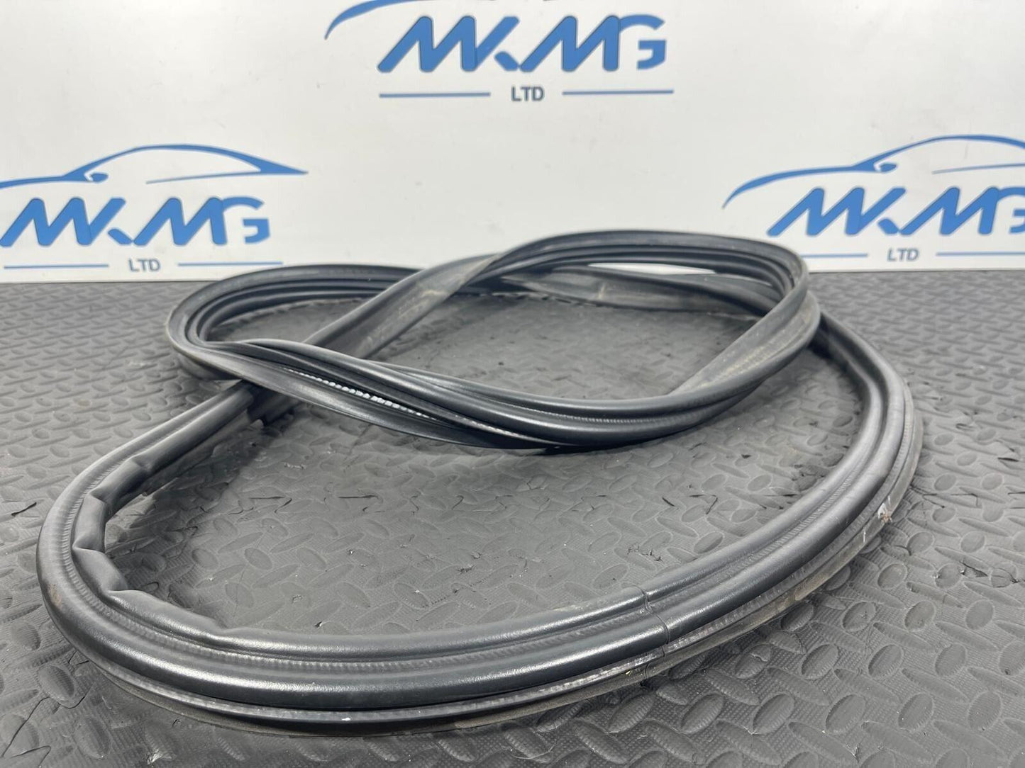 14-21 BMW 2 SERIES GRAN TOURER F45 F46 218D TAILGATE RUBBER SEAL 7318867