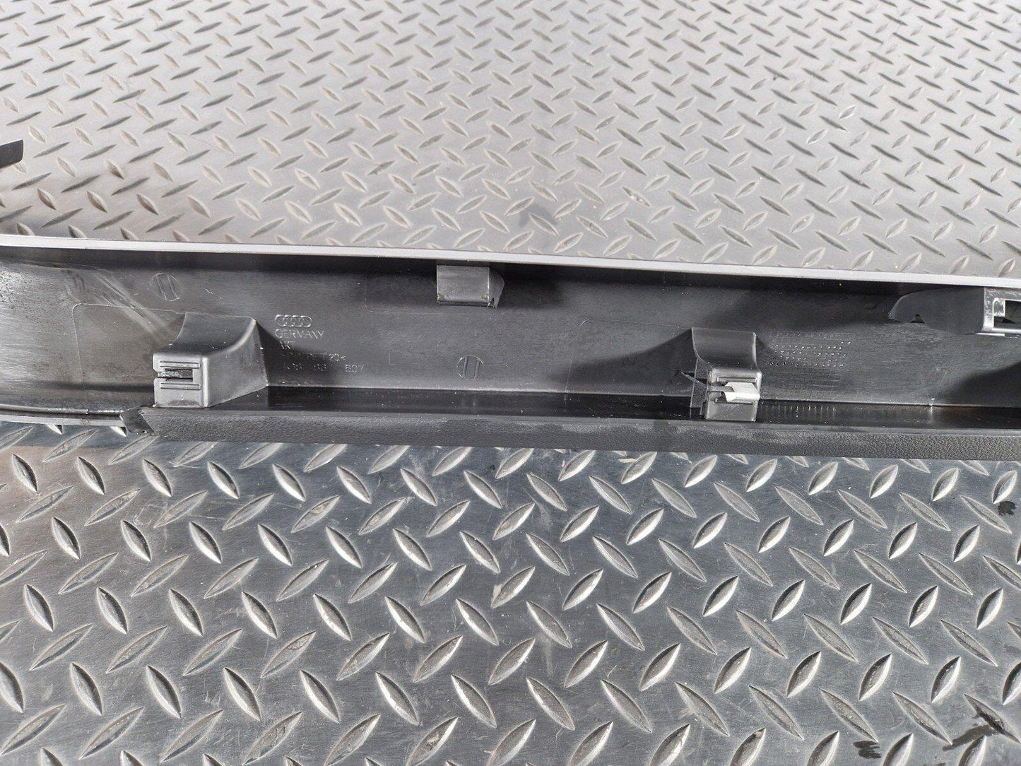 10-18 AUDI A7 4G S-LINE GENUINE BOOT LID LEFT SIDE TRIM INNER PANEL 4G8867607