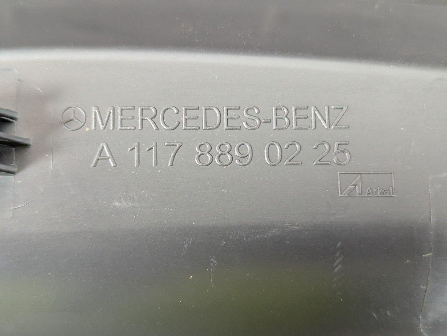 13-19 MERCEDES BENZ CLA C117 FRONT GUARD FENDER PILLAR TRIM RHS A1178890225