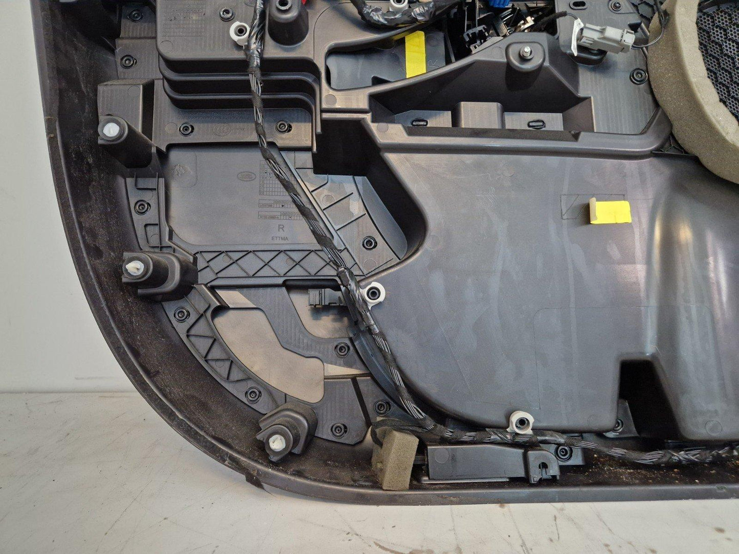17-ON LAND ROVER DISCOVERY L462 FRONT RIGHT O/S SIDE DOOR CARD PANEL KY3214B121