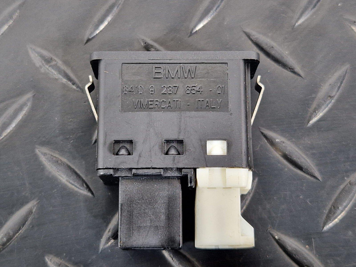 11-18 BMW 6 SERIES F06 AUX IN USB SOCKET POWER PORT 9237654