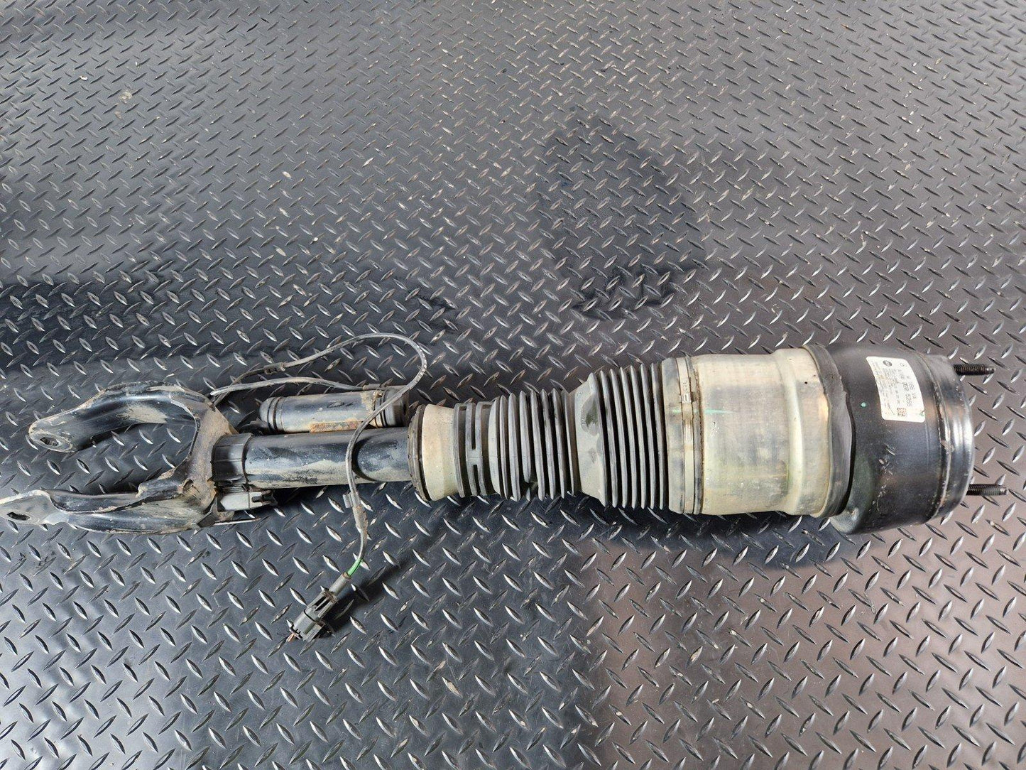 16-19 MERCEDES GLE W166 FRONT RIGHT AIR SUSPENSION SHOCK ABSORBER A1663233600