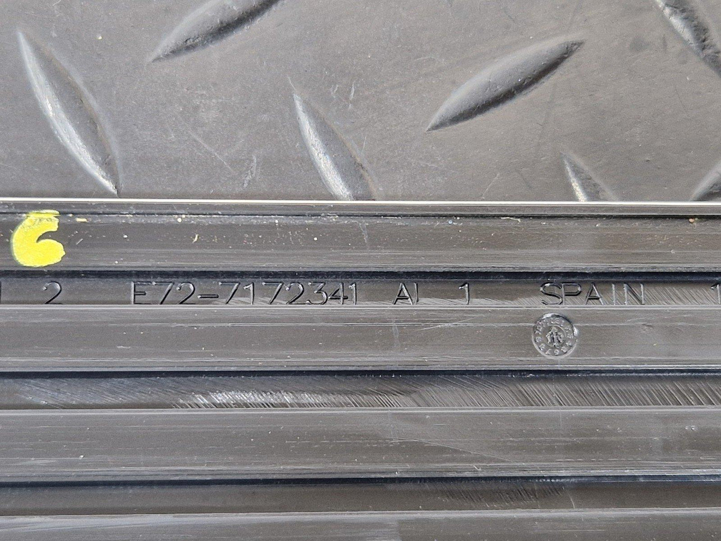 10-13 BMW X5 E70 LCI FRONT ENTRANCE DOOR SILL COVER KICK PLATE TRIM 7205263