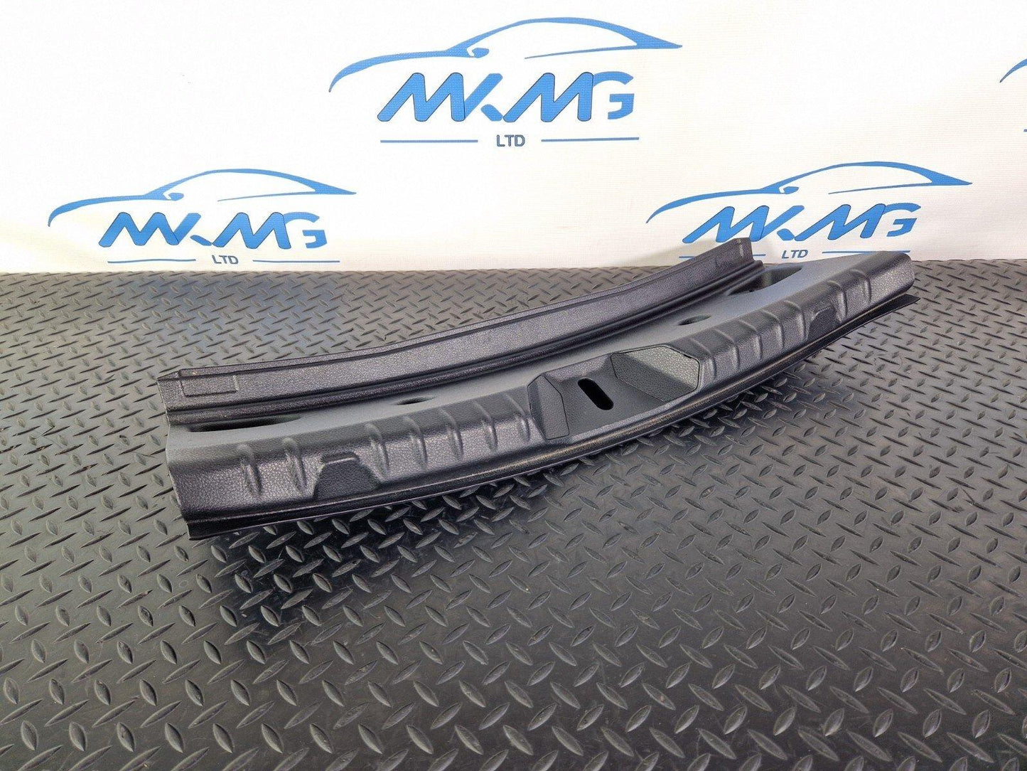 14-16 BMW 2 SERIES F22 GENUINE BOOT LID LOADING TRIM COVER PANEL 7296038