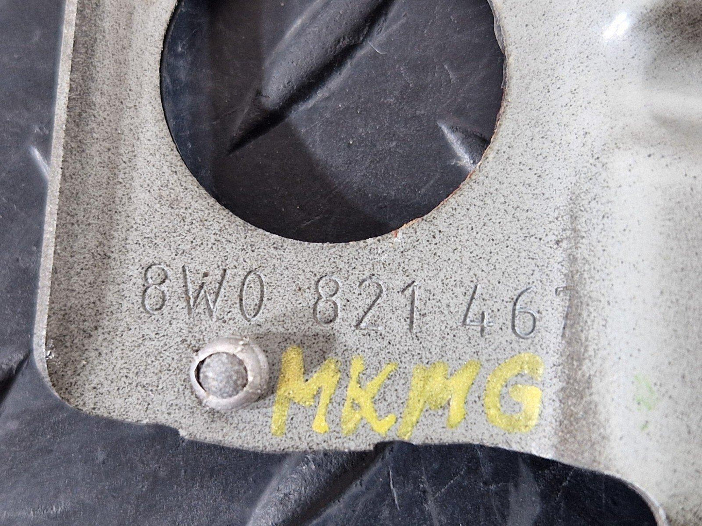 16-19 AUDI A4 B9 GENUINE OEM FRONT LEFT N/S FENDER MOUNT BRACKET 8W0821467