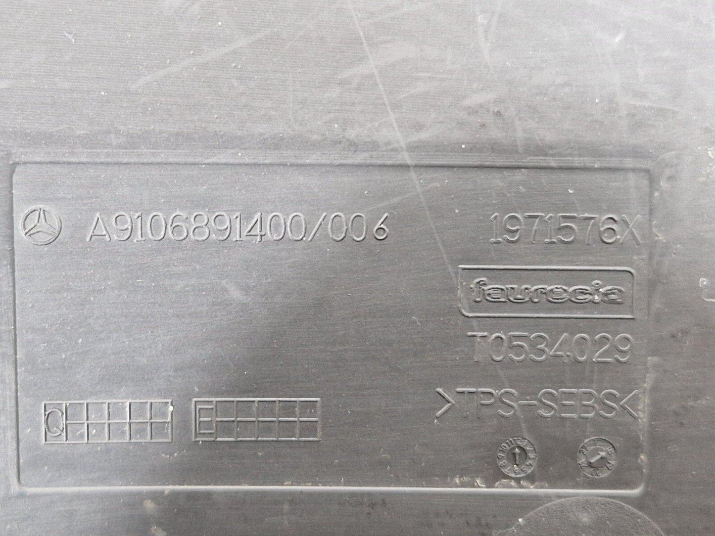 18-ON MERCEDES SPRINTER W907 W910 RIGHT STORAGE COMPARTMENT INSERT A9106891400