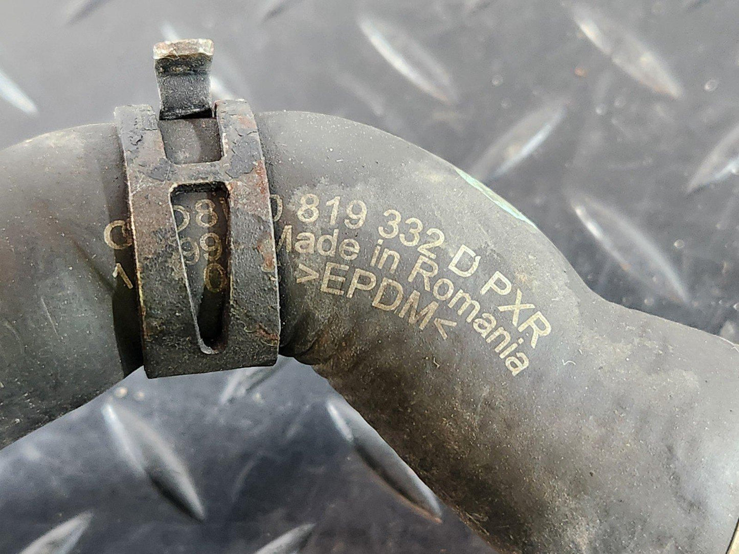 16-19 AUDI A4 B9 GENUINE OEM HEATER HOSE PIPE 8W0819332D