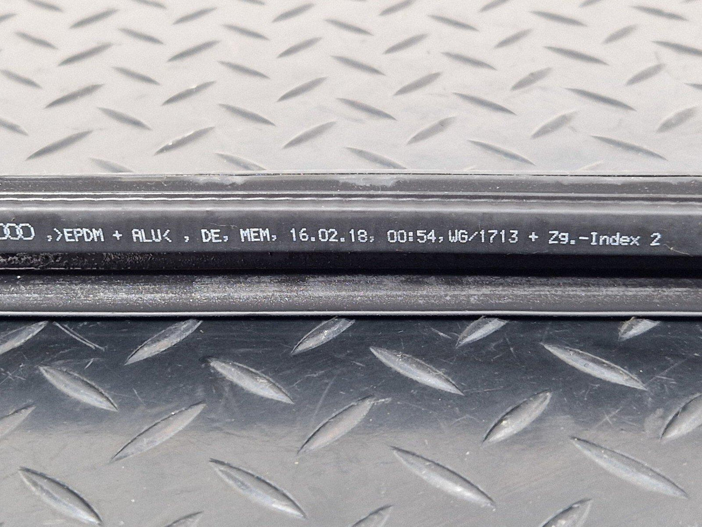 16-24 AUDI A5 F5 CABRIOLET RUBBER SEAL RIGHT DOOR WINDOW/GLASS 8W7839480