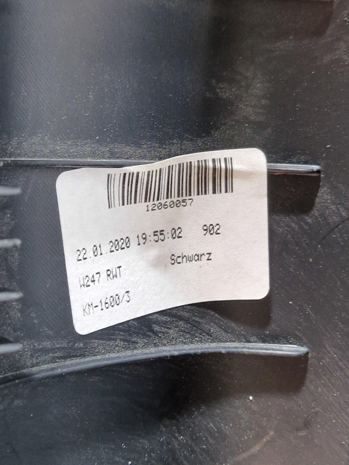 19-ON MERCEDES BENZ B CLASS W247 GENUITAILGATE BOOT PANEL COVER TRIM A2477402300