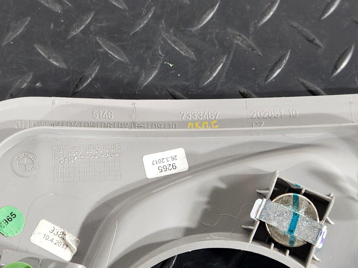 BMW X1 F48 GENUINE LEFT N/S REAR CLOTHES COAT HOOK INTERIOR ROOF TRIM 7333467