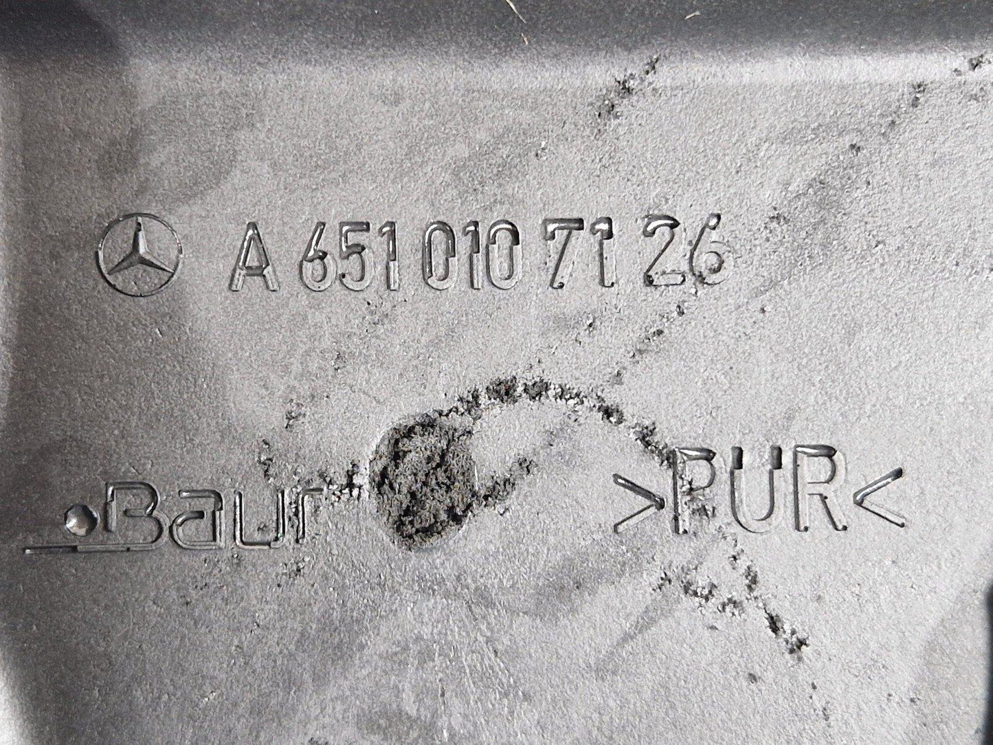 18-ON MERCEDES BENZ SPRINTER W907 2.2 CDI ENGINE COVER A6510107126