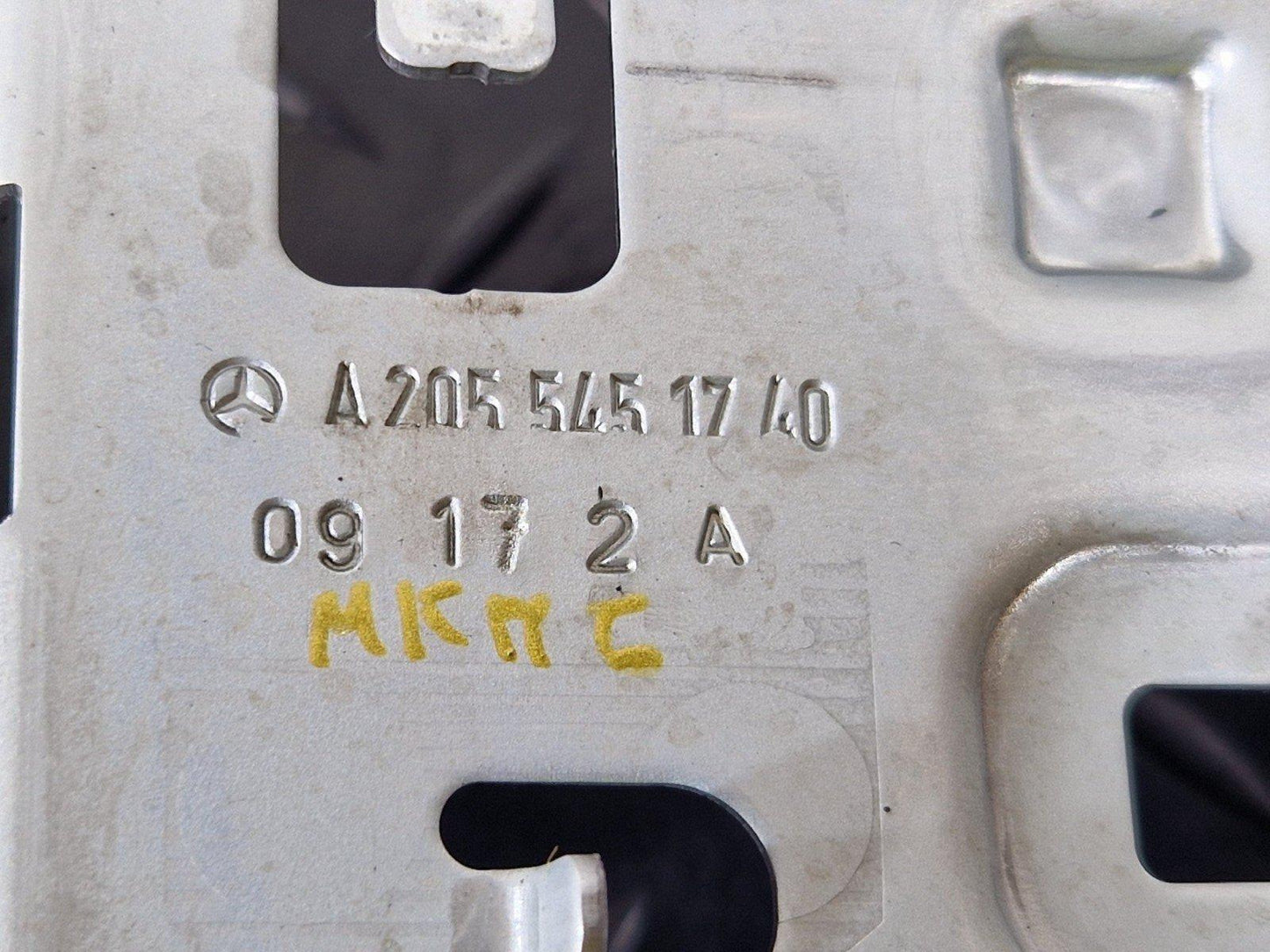 14-21 MERCEDES BENZ C300h W205 FUSE BOX RELAY HOLDER BRACKET A2055451740