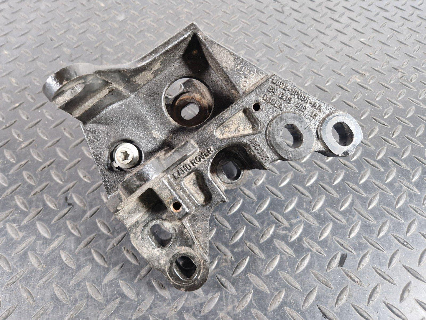 19-ON RANGE ROVER EVOQUE L551 ENGINE MOUNT BRACKET L8D26P096AA L8D26P096AA