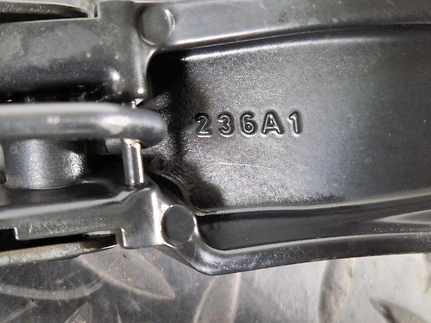 14-19 LAND ROVER L550 GENUINE O/S/F FRONT RIGHT DRIVER SIDE WIPER ARM 236A1