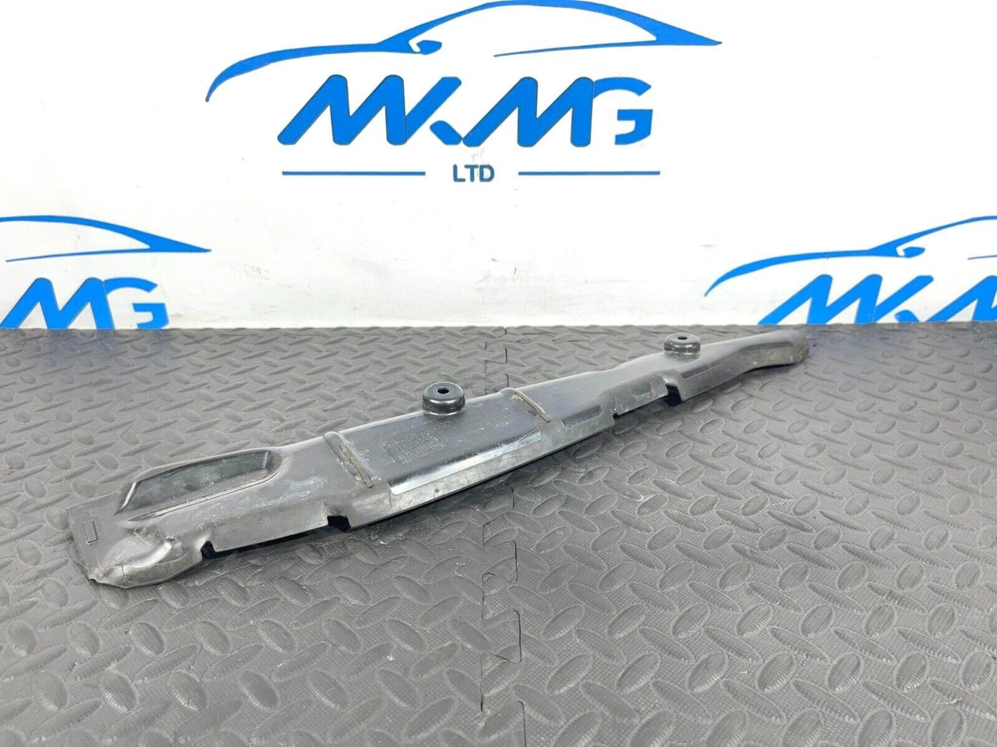 16-19 AUDI A4 B9 AVANT GENUINE FRONT RIGHT WING FILLER INSULATOR 8W0821112