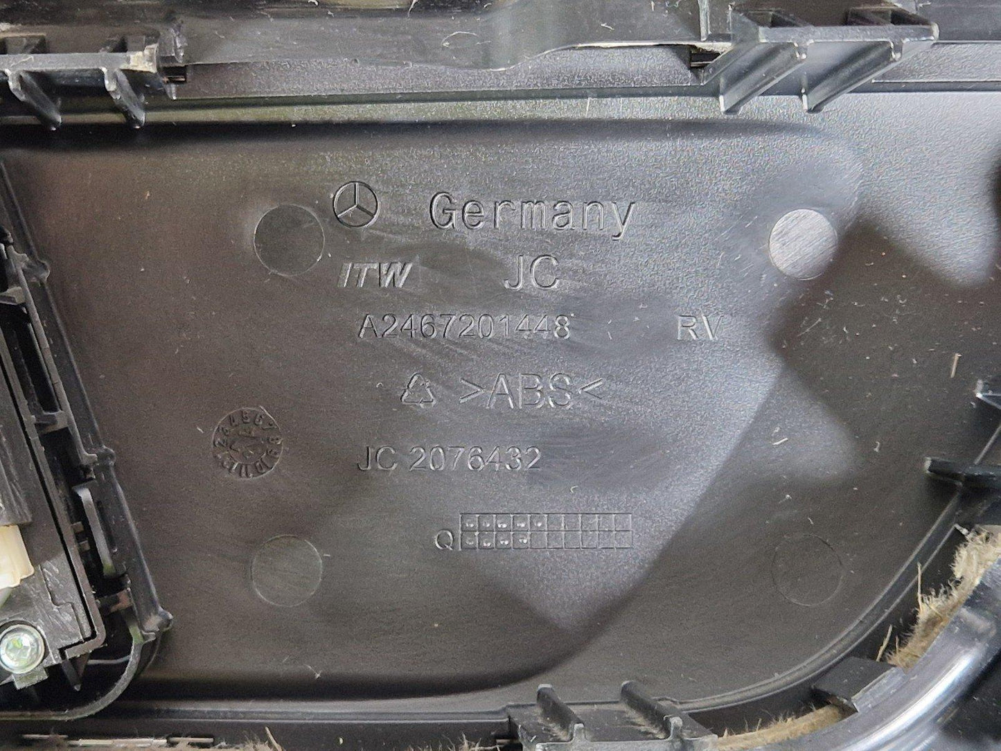 12-18 MERCEDES BENZ B-CLASS W246 GENUINE FRONT RIGHT DOOR CARD PANEL
