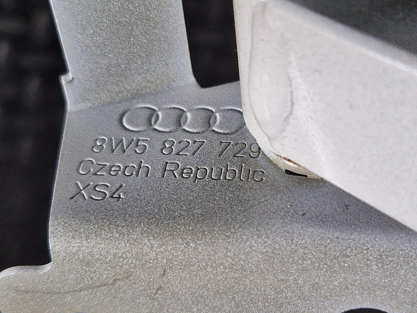 16-19 AUDI A4 B9 S-LINE TRUNK HINGE REAR RIGHT BOOT TAILGATE 8W5827306A