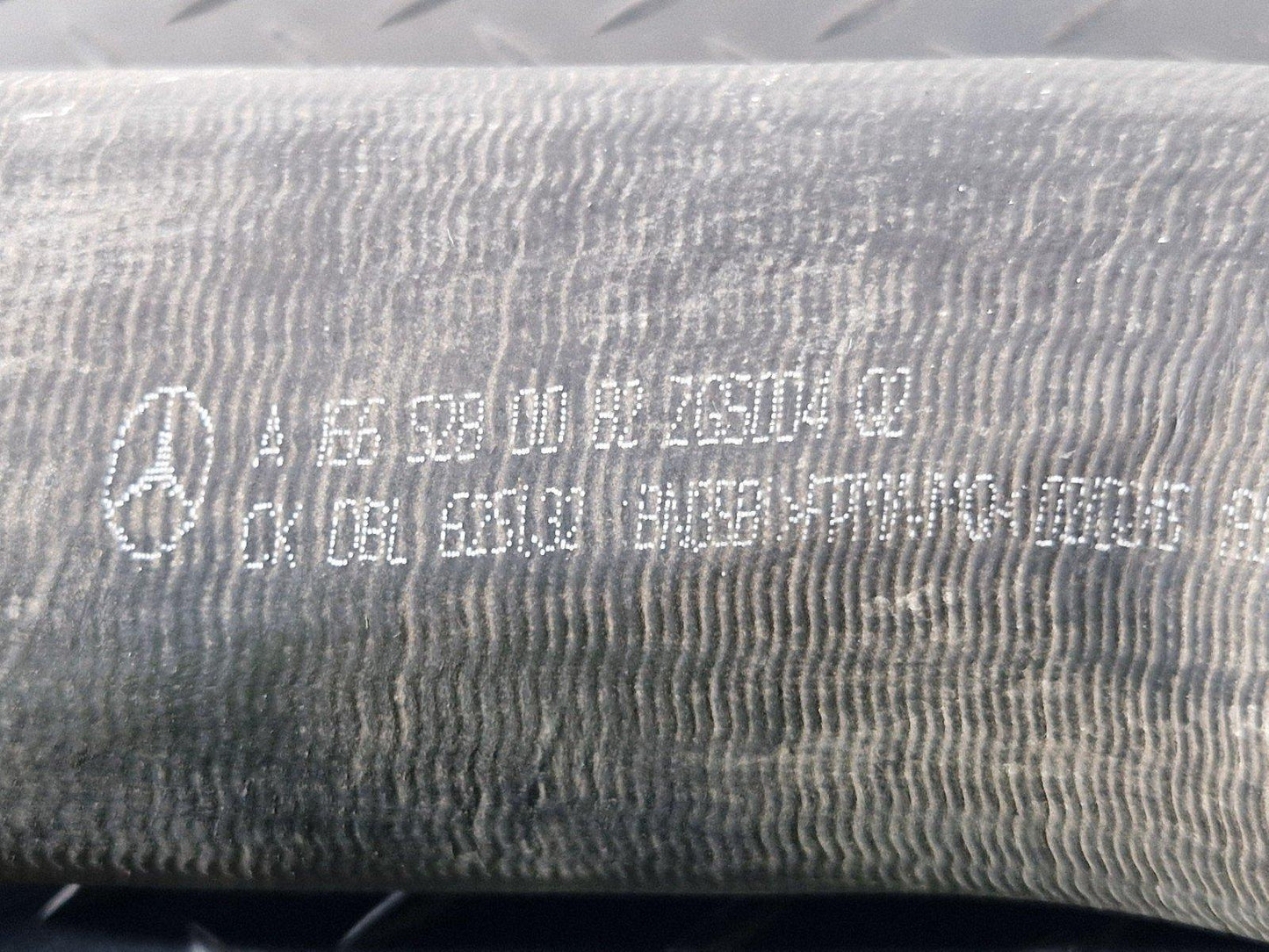11-19 MERCEDES ML W166 350CDI OM642 DIESEL ENGINE INTERCOOLER PIPE A1665280082