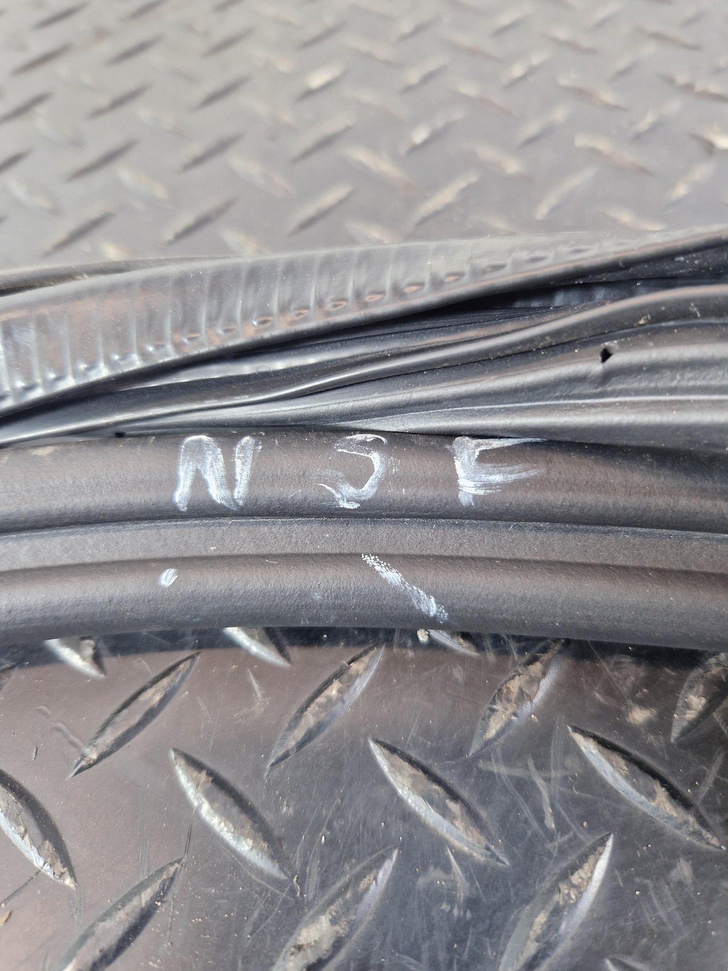 Audi A6 Allroad C7 Front Left N/S Door Rubber Seal 4G0837911A