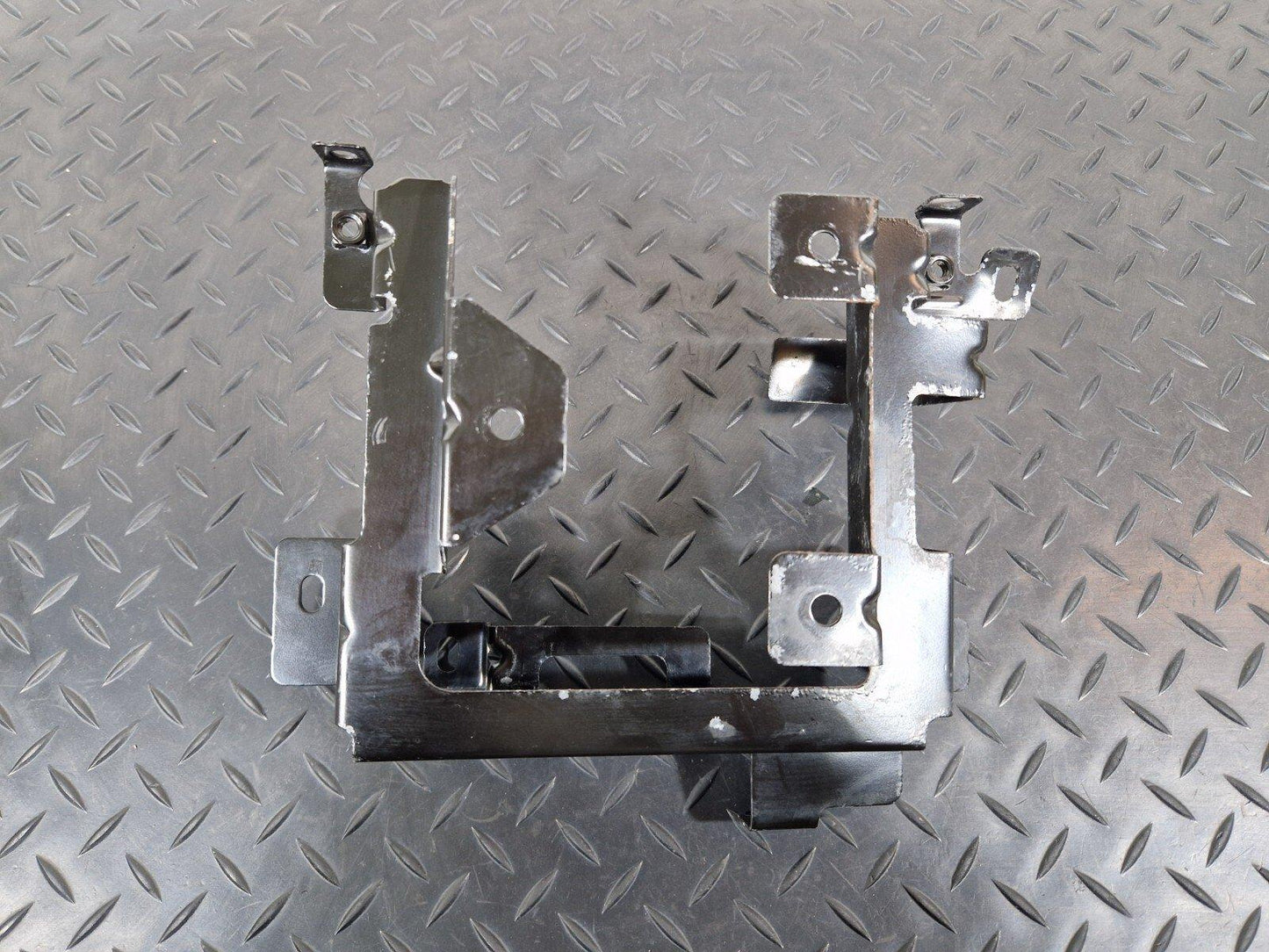 14-23 MERCEDES BENZ VITO W447 OEM ENGINE CONTROL UNIT HOLDER BRACKET A4475400040
