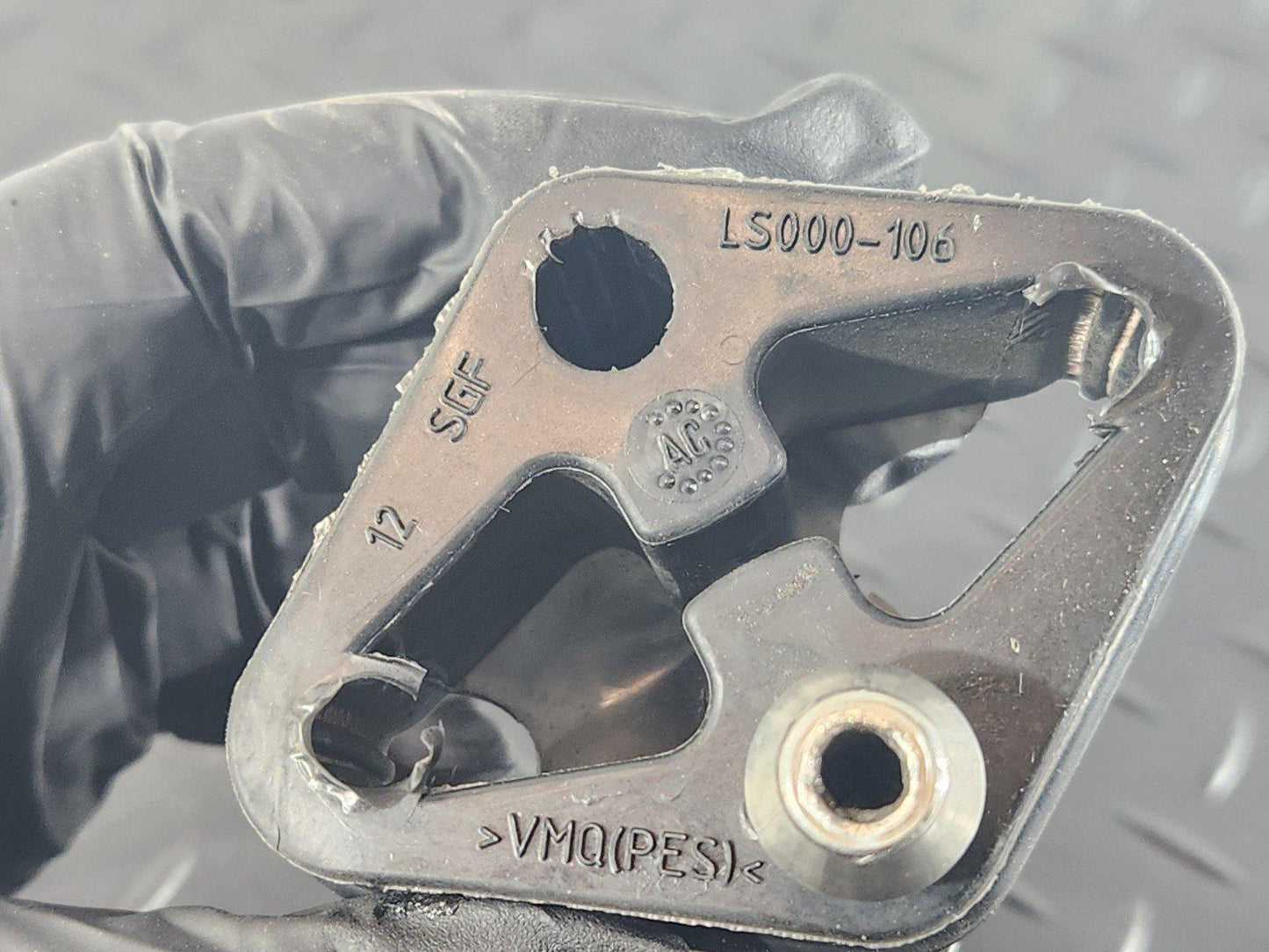 19-ON RANGE ROVER EVOQUE L551 EXHAUST BRACKET HOLDER RUBBER MOUNT