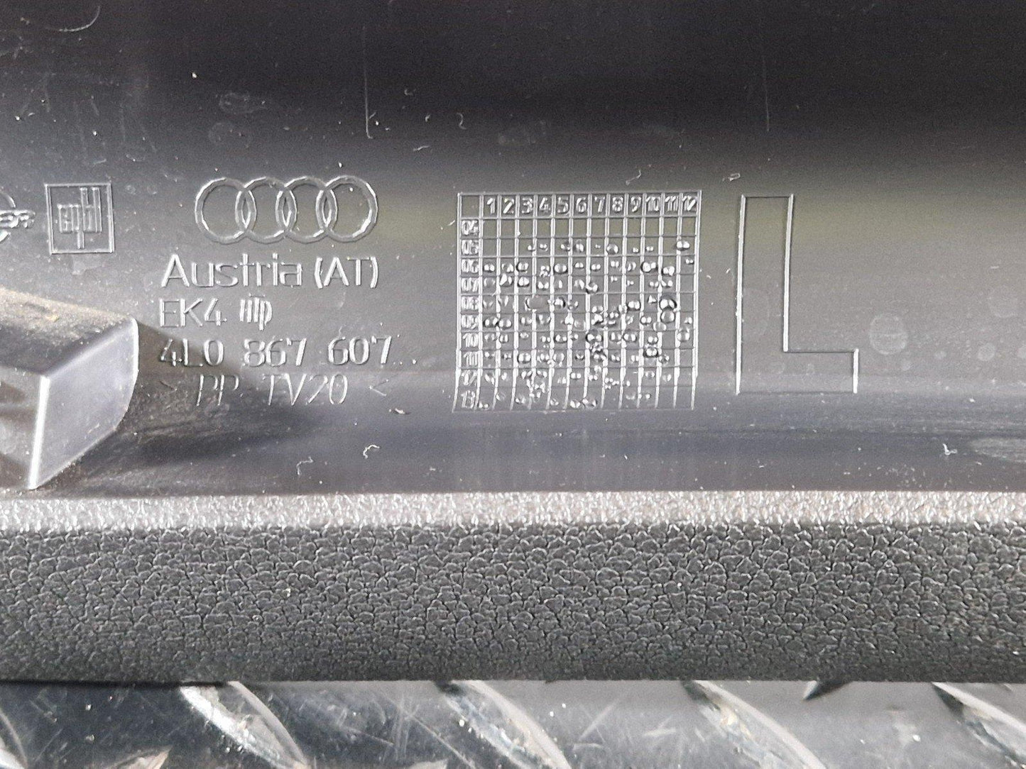 10-15 AUDI Q7 4L GENUINE LEFT SIDE TAILGATE TRUNK TRIM COVER 4L0867607