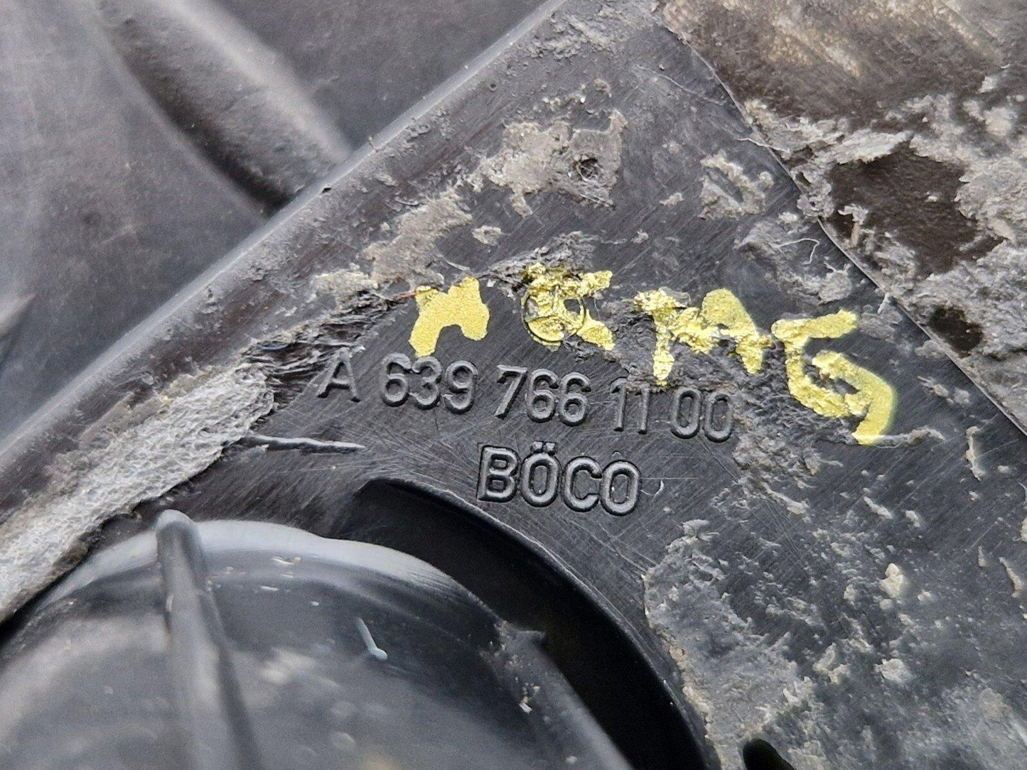 14-23 MERCEDES BENZ VITO W447 OEM LEFT LOWER WEDGE-TYPE STOP A6397661100