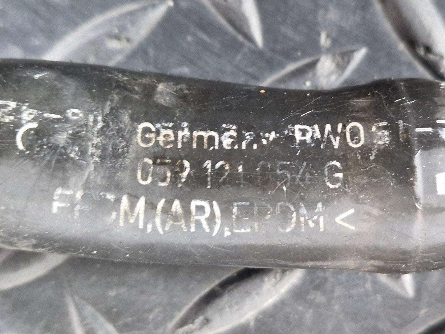 15-18 AUDI A7 4G GENUINE ENGINE COOLANT HOSE 059121054
