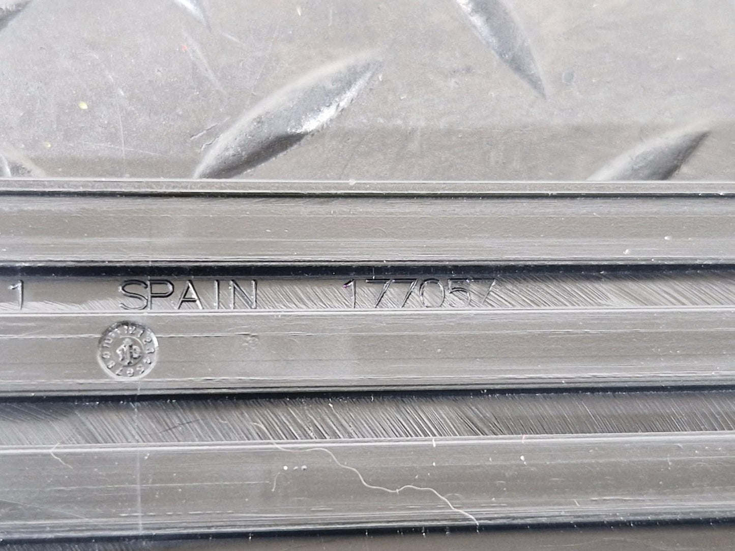 10-13 BMW X5 E70 LCI FRONT ENTRANCE DOOR SILL COVER KICK PLATE TRIM 7205263