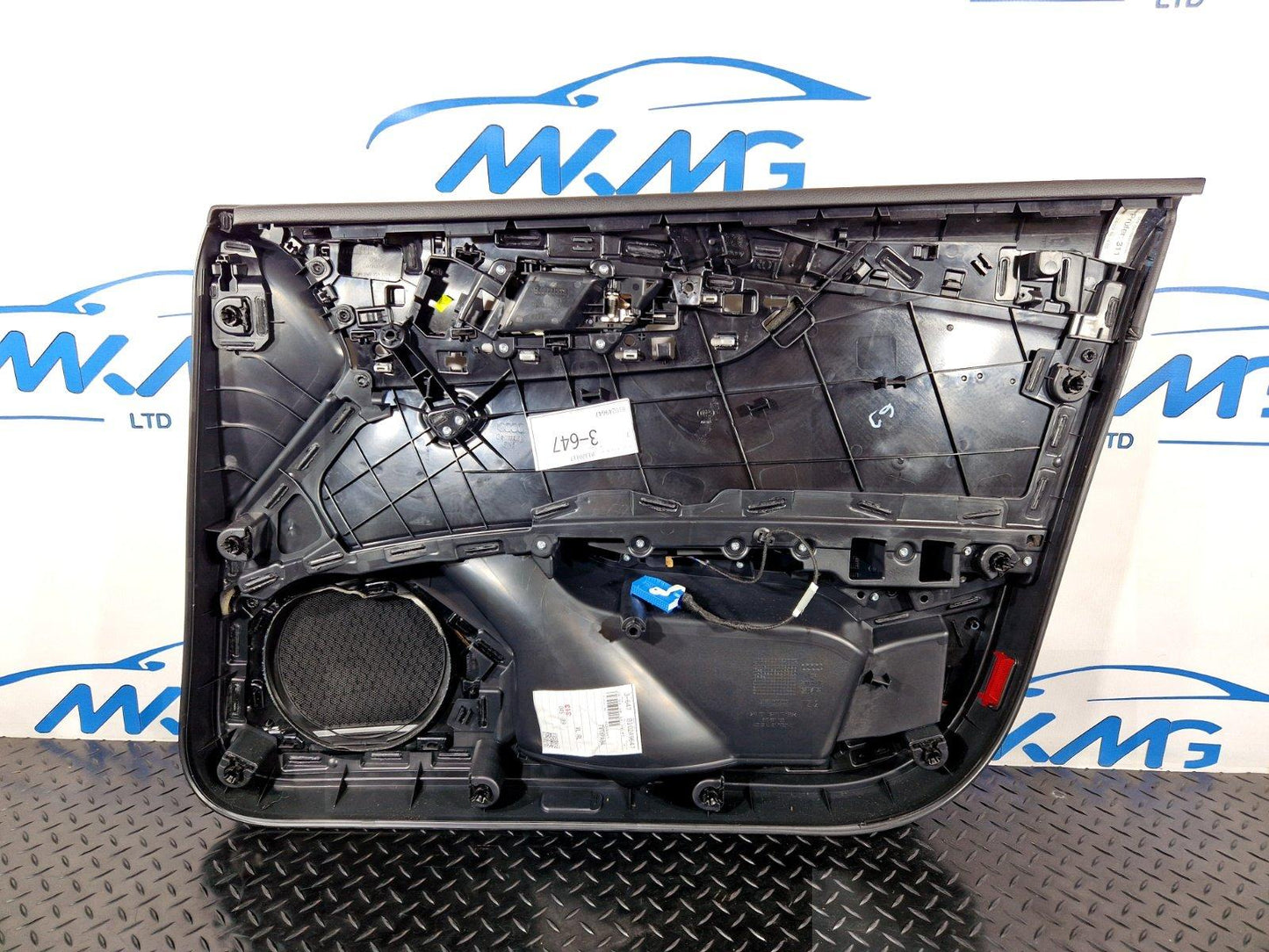 16-19 AUDI A4 B9 FRONT PASSENGER SIDE DOOR CARD PANEL 8W0867133