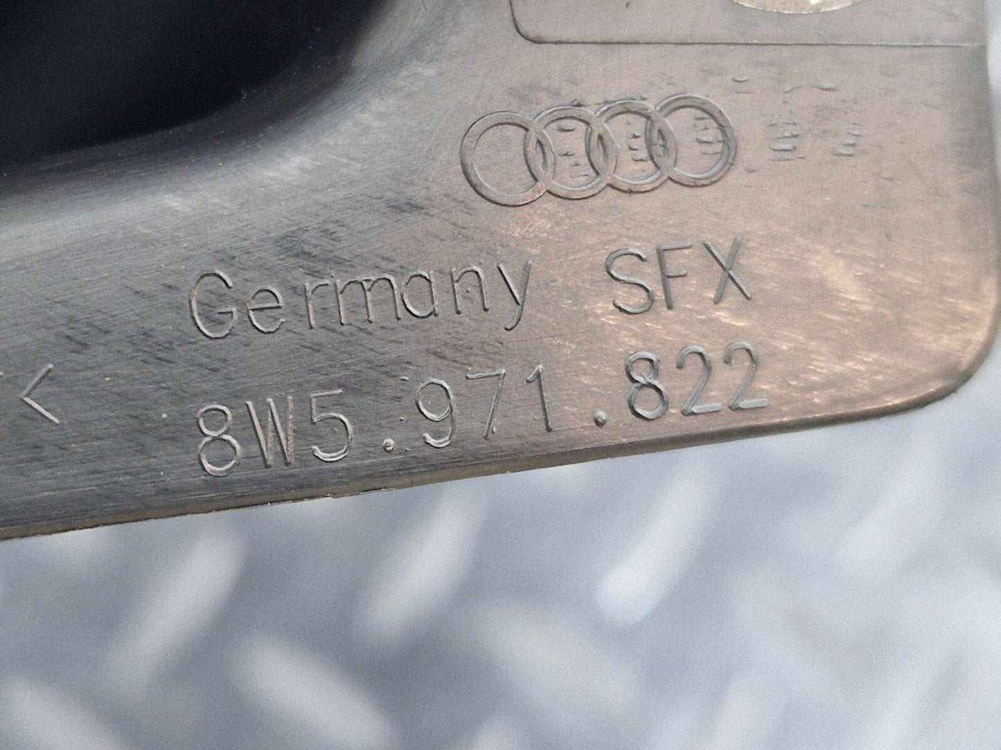 16-19 AUDI A4 B9 S-LINE GENUINE BOOT LID RIGHT SIDE HINGE TRIM COVER 8W5971822