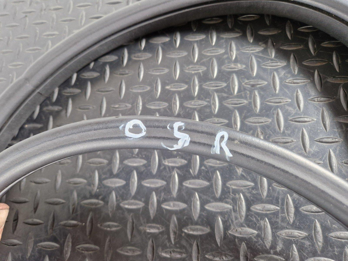 14-19 LAND ROVER L550 DISCOVERY SPORT OEM O/S/R REAR RIGHT DOOR SEAL FK72253A10A