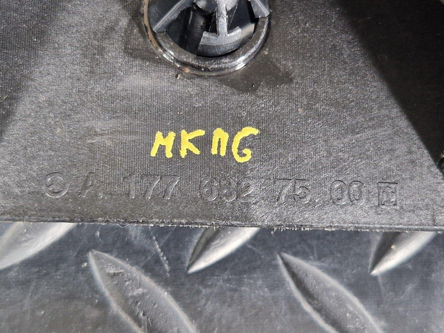 18-ON MERCEDES BENZ A CLASS W177 GENUINE MOUNT BRACKET A1776827500
