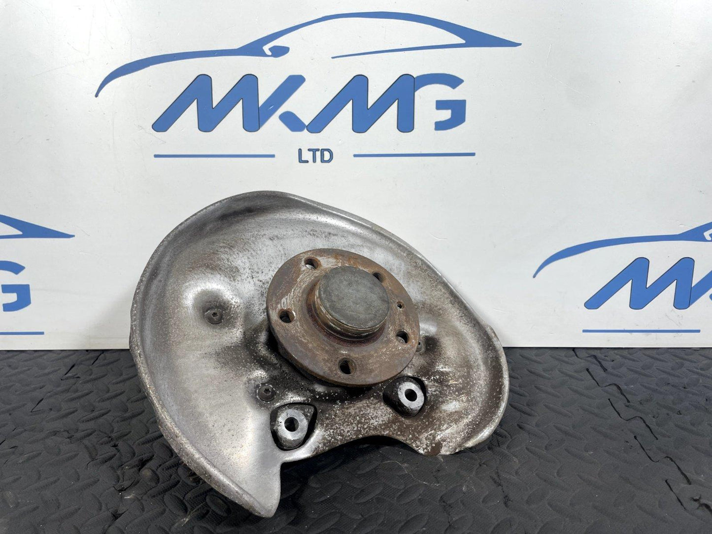 16-19 AUDI A4 B9 S-LINE GENUINE REAR LEFT N/S WHEEL HUB & BEARING 8W0505459 E