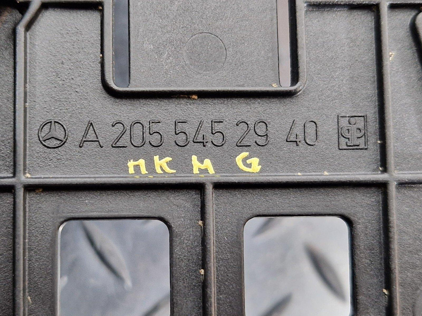14-21 MERCEDES BENZ C200 W205 FUSE BOX HOLDER BRACKET A2055452940